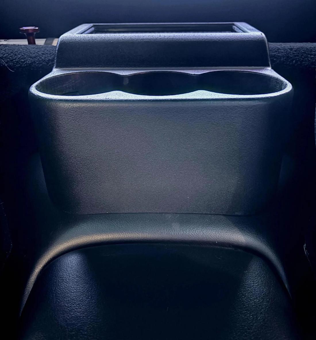 C5 cupholder installed, front view