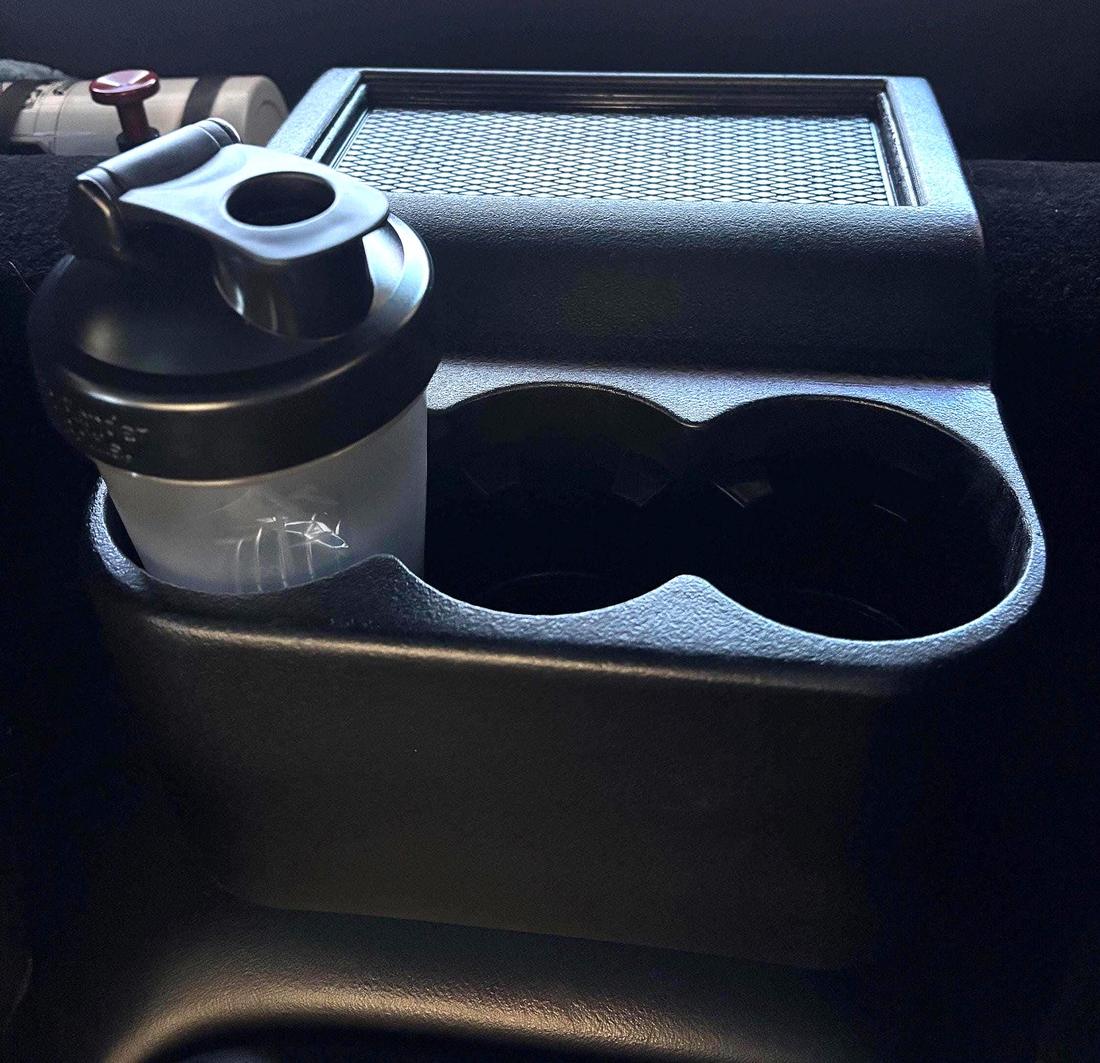 Shaker bottle in the C5 cupholder