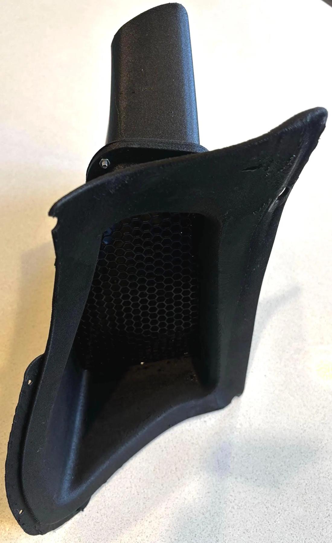 PAHT-CF duct with mesh, angled