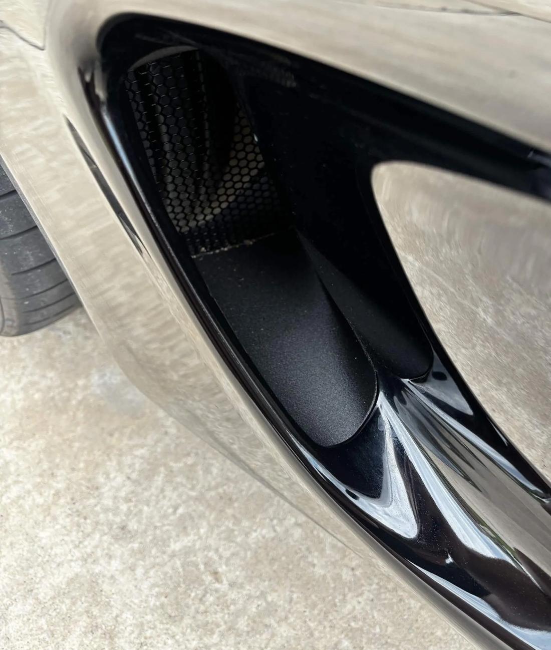 Installed C5 side vent, outside view