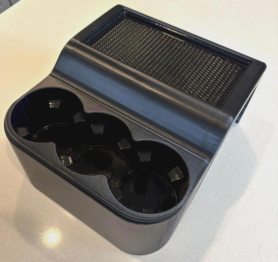 Unfinished C6 cupholder with rubber pads