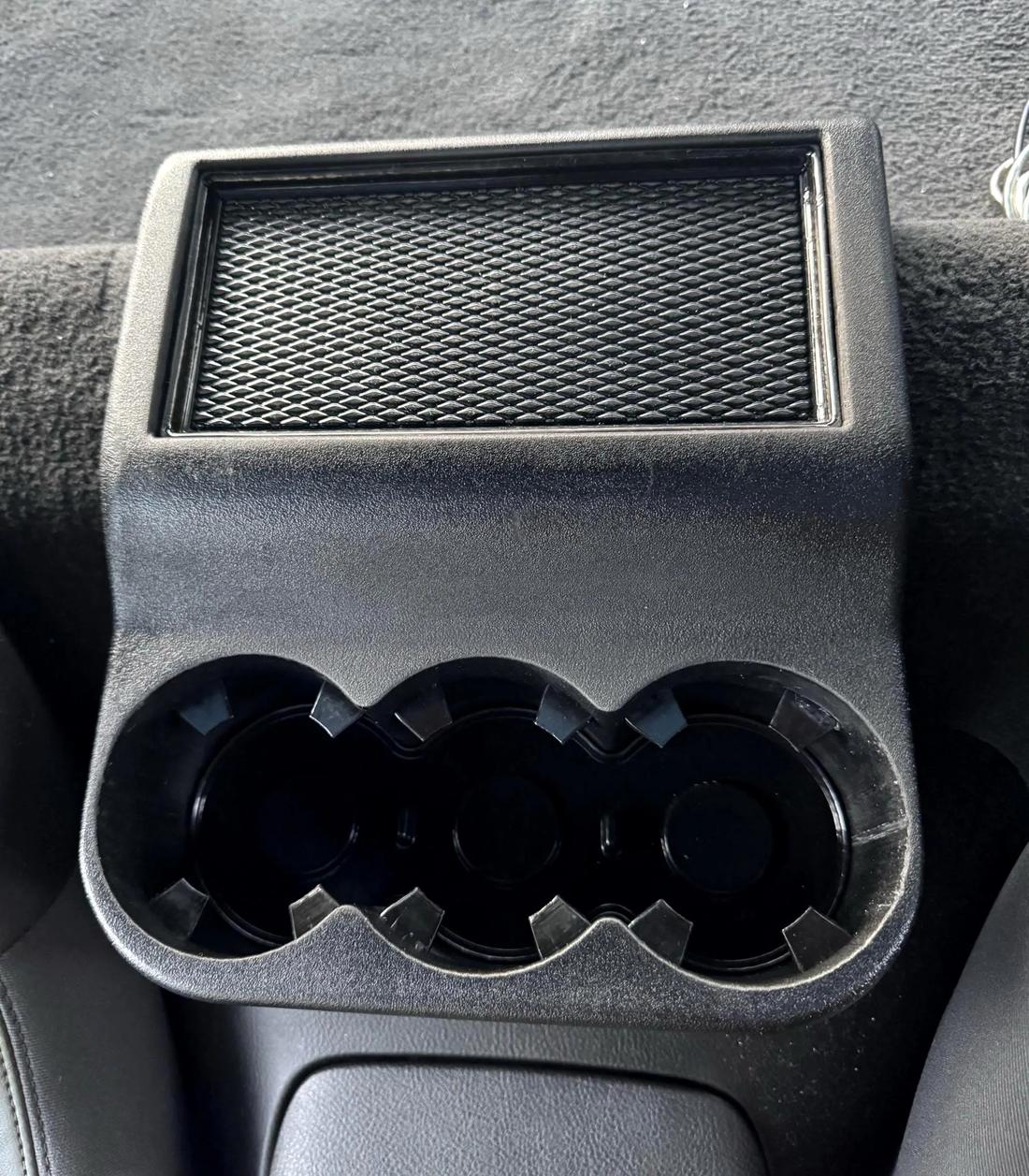 C6 cupholder installed, close-up